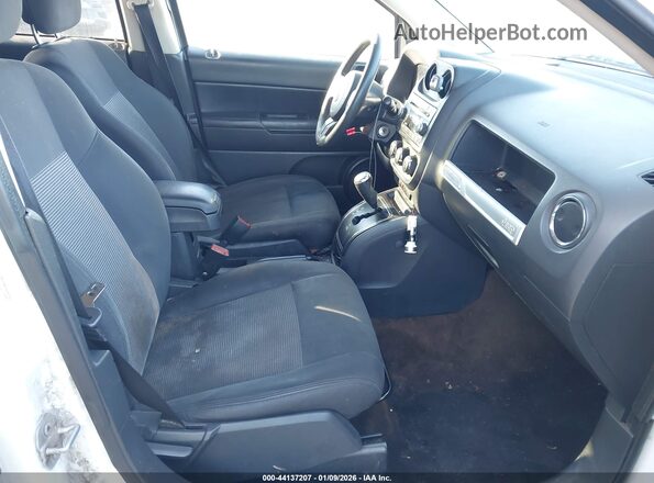 1C4NJCBA6GD641263 2016 JEEP COMPASS White Widok wnętrza z przodu