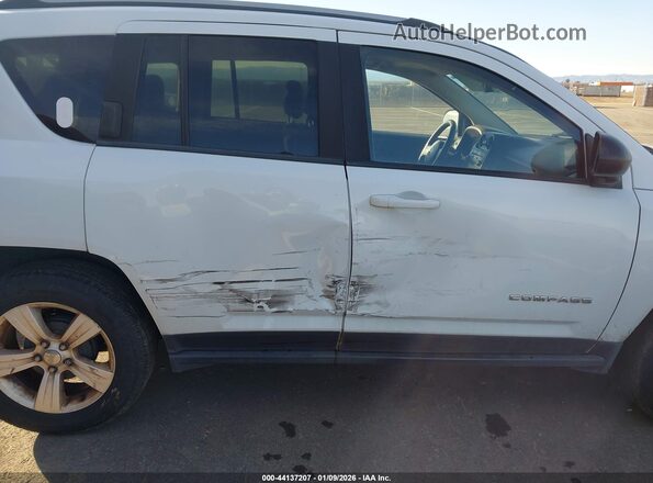 1C4NJCBA6GD641263 2016 JEEP COMPASS White Widok z przodu