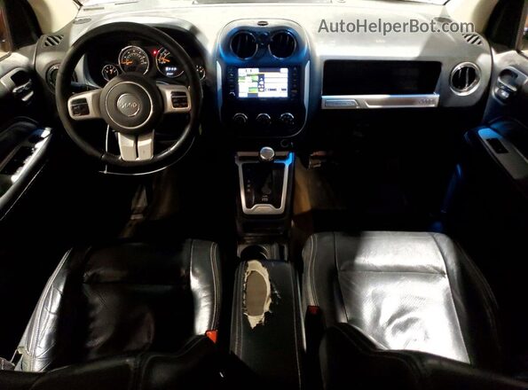 1C4NJDEB3GD723669 2016 JEEP COMPASS Темно-бордовый Вид панели приборов