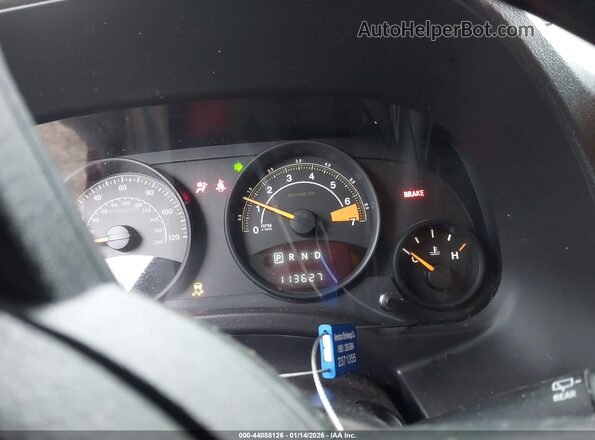 1C4NJRBB7HD144963 2017 JEEP PATRIOT Red Widok tylnych siedzeń