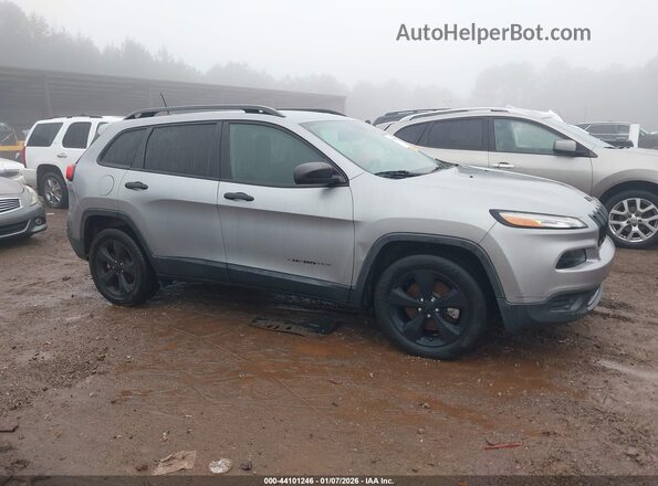 1C4PJLAB6HW652773 2017 JEEP CHEROKEE Gray Rear interior view