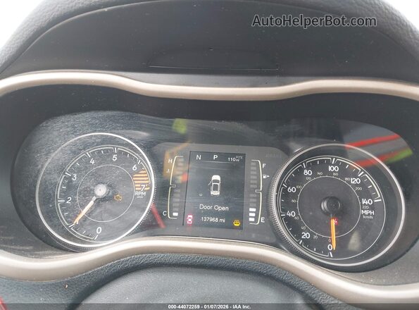 1C4PJLCB1HW668120 2017 JEEP CHEROKEE Gray Widok tylnych siedzeń
