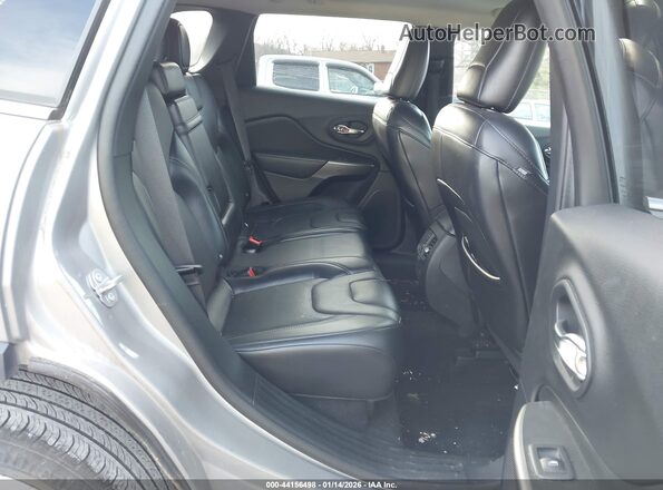 1C4PJLDB2KD195913 2019 JEEP CHEROKEE Silver VIN կոդի պիտակի տեսք
