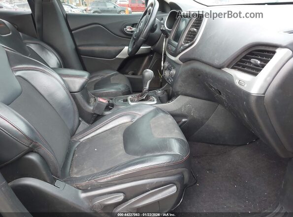 1C4PJMBB8JD567245 2018 JEEP CHEROKEE Black Widok wnętrza z przodu
