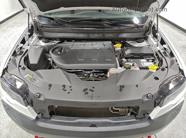 1C4PJMBX7ND553645 2022 JEEP CHEROKEE White ძრავის განყოფილების ხედი