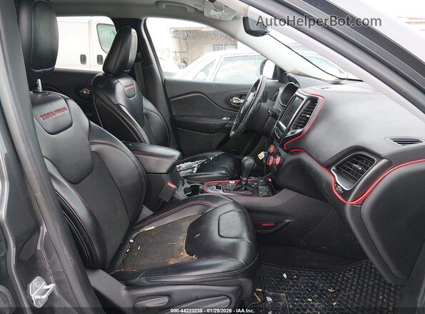1C4PJMBX8KD188601 2019 JEEP CHEROKEE Gray Widok wnętrza z przodu