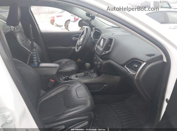 1C4PJMLX0KD138368 2019 JEEP CHEROKEE White Front interior view