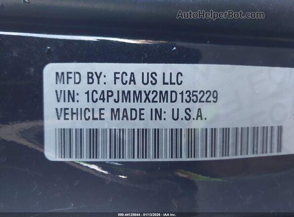 1C4PJMMX2MD135229 2021 JEEP CHEROKEE Black Widok komory silnika