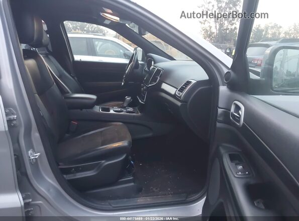 1C4RJFAG0LC153659 2020 JEEP GRAND CHEROKEE Silver Front interior view