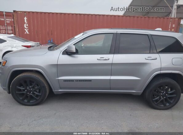 1C4RJFAG0LC153659 2020 JEEP GRAND CHEROKEE Silver Rear interior view