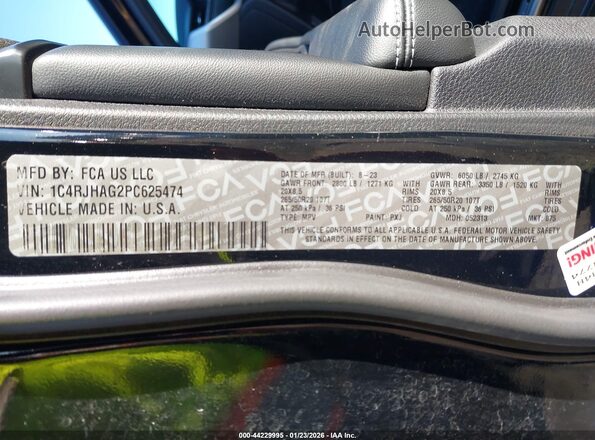 1C4RJHAG2PC625474 2023 JEEP GRAND CHEROKEE Black Widok komory silnika
