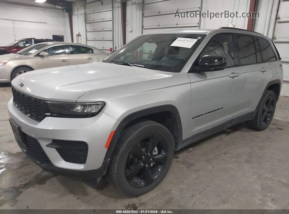 1C4RJHAG5PC669355 2023 JEEP GRAND CHEROKEE Silver Vista tres cuartos delantera izquierda