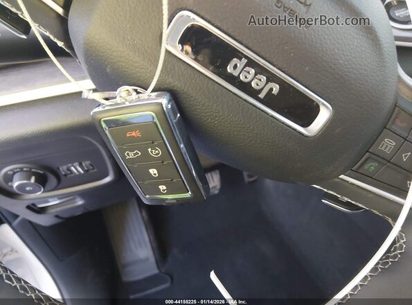 1C4RJHBG0PC620997 2023 JEEP GRAND CHEROKEE White Вид панелі приладів