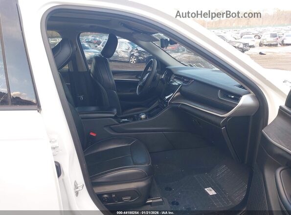 1C4RJHBG1PC501176 2023 JEEP GRAND CHEROKEE White Front interior view