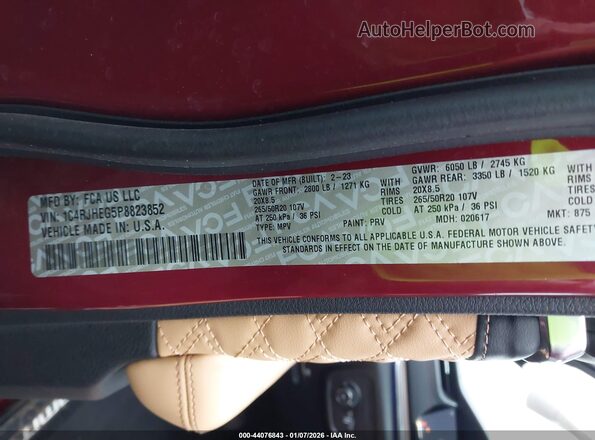 1C4RJHEG5P8823852 2023 JEEP GRAND CHEROKEE Burgundy Widok komory silnika