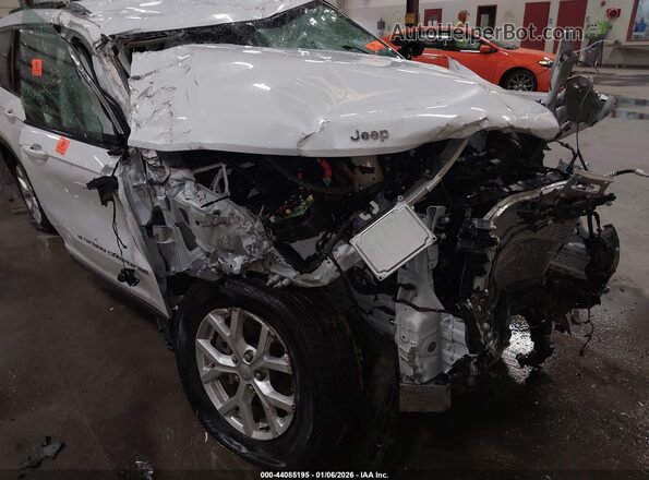 1C4RJKBG9P8881576 2023 JEEP GRAND CHEROKEE L White Widok wnętrza 360 stopni
