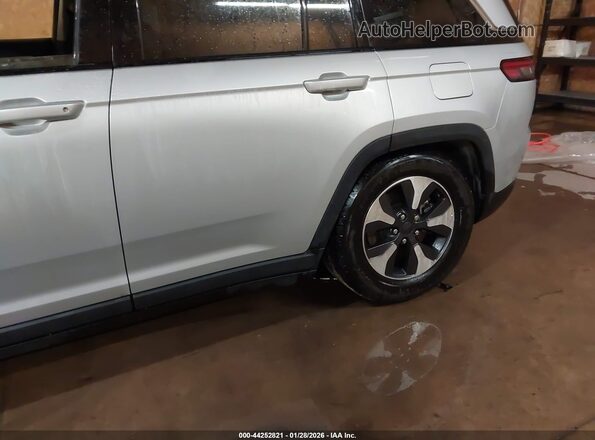 1C4RJYB63RC720456 2024 JEEP GRAND CHEROKEE 4XE Silver Вид спереду
