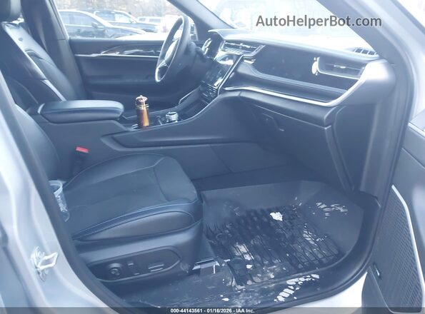 1C4RJYC69R8504970 2024 JEEP GRAND CHEROKEE 4XE Silver Vista interior delantera