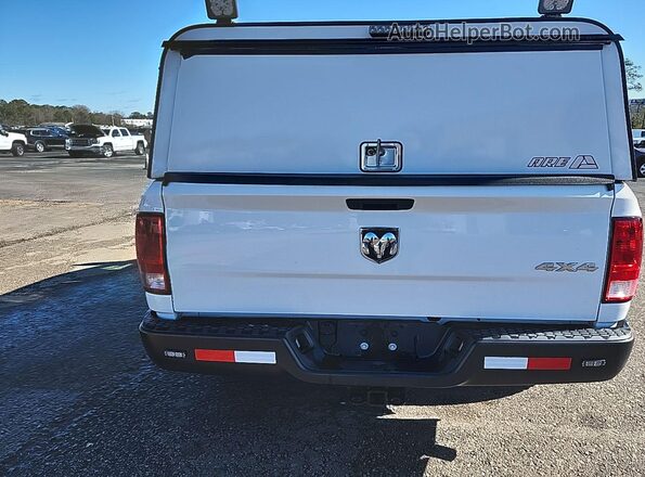 1C6RR7FG7PS531860 2023 RAM 1500 CLASSIC  ძრავის განყოფილების ხედი