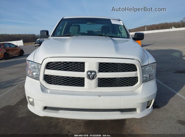 1C6RR7FT8JS309669 2018 RAM 1500 White Vista del cuadro de instrumentos