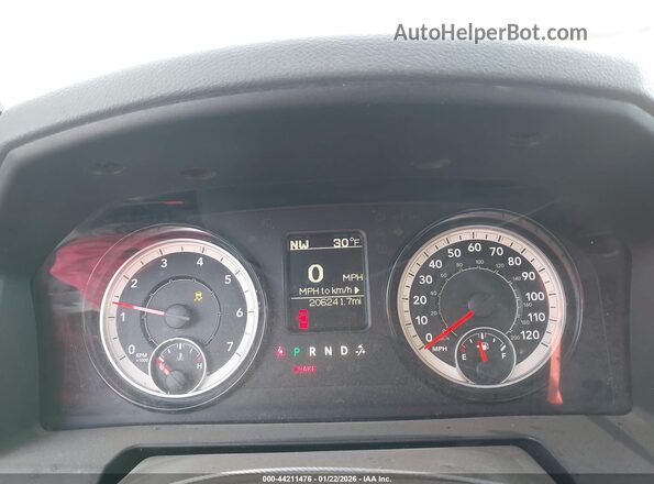 1C6RR7FT8JS309669 2018 RAM 1500 White Vista de los asientos traseros