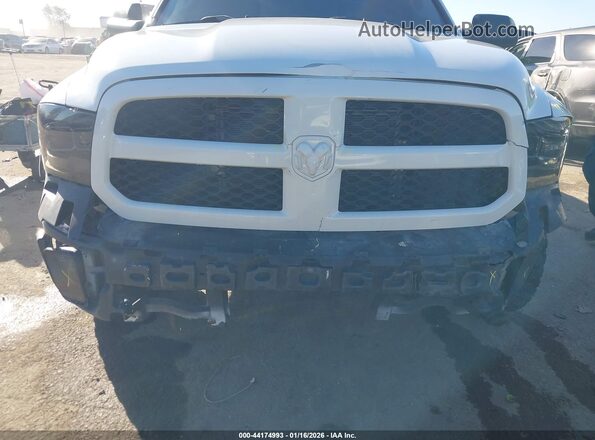 1C6RR7FT9HS837652 2017 RAM 1500 White Widok z przodu