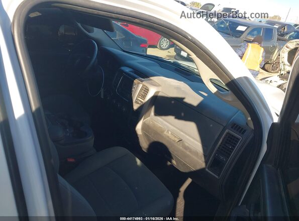 1C6RR7FT9HS837652 2017 RAM 1500 White Widok wnętrza z przodu