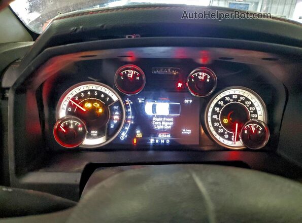 1C6RR7GG7JS224419 2018 DODGE RAM Красный Вид щитка приборов