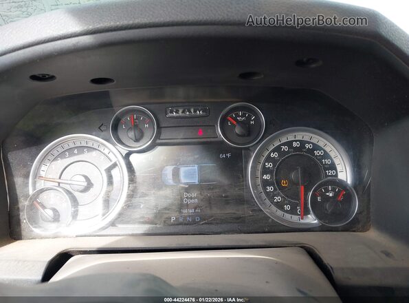 1C6RR7LT2GS166392 2016 RAM 1500 Gray Widok tylnych siedzeń