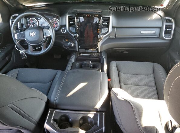1C6RREFG4RN157410 2024 RAM 1500 Silver Vista del salpicadero