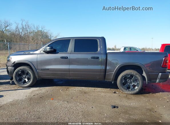 1C6RREFP9SN696613 2025 RAM 1500 Серый Вид задней части салона