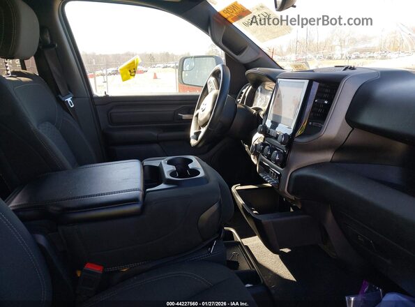 1C6RREGG3SN549833 2025 RAM 1500 White Widok wnętrza z przodu