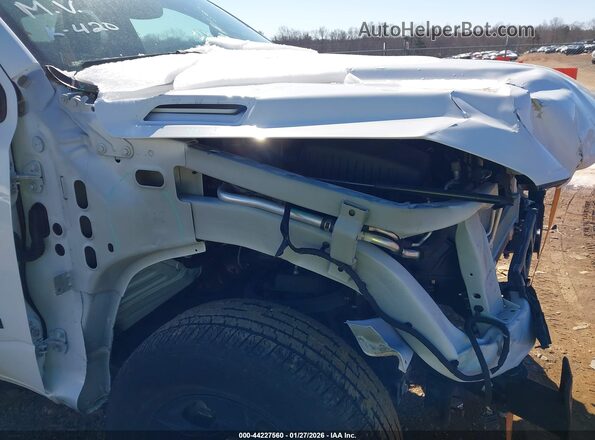 1C6RREGG3SN549833 2025 RAM 1500 White Widok wnętrza z tyłu