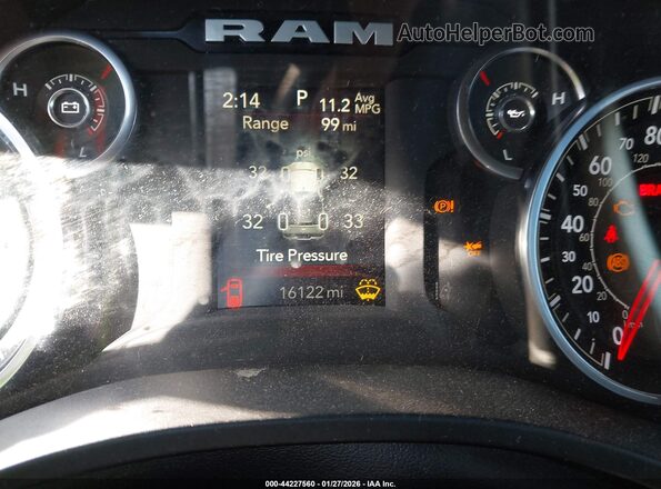 1C6RREGG3SN549833 2025 RAM 1500 White Widok tylnych siedzeń