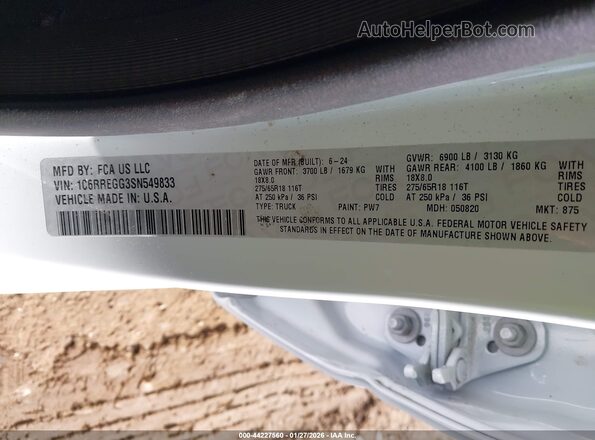 1C6RREGG3SN549833 2025 RAM 1500 White Widok komory silnika