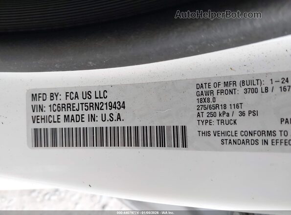 1C6RREJT5RN219434 2024 RAM 1500 White Vista del compartimento del motor