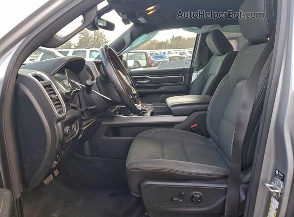 1C6RRFFG9NN225376 2022 RAM 1500 Silver Vista interior delantera