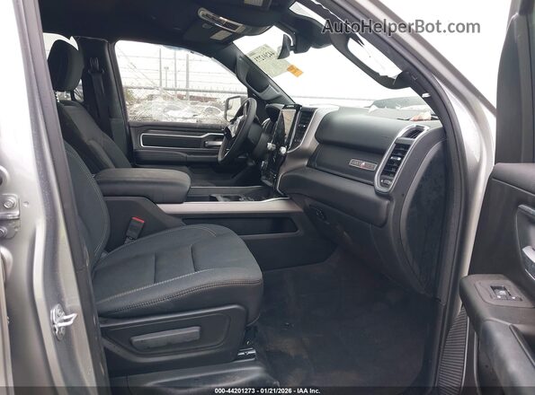 1C6SRFFP5SN654723 2025 RAM 1500 Silver წინა სალონის ხედი