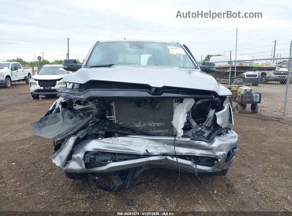 1C6SRFFP5SN654723 2025 RAM 1500 Silver ხელსაწყოთა პანელის ხედი