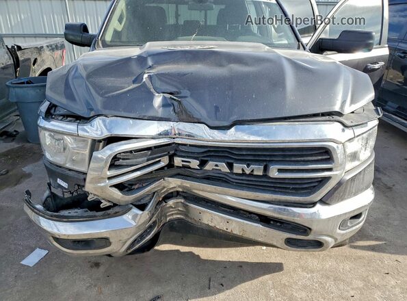1C6SRFFT8KN649559 2019 RAM 1500 Серый Вид задней части салона