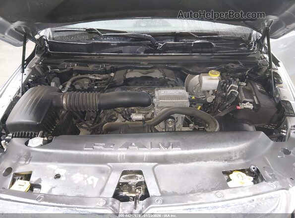1C6SRFJT8RN206717 2024 RAM 1500 Silver Вид ззаду