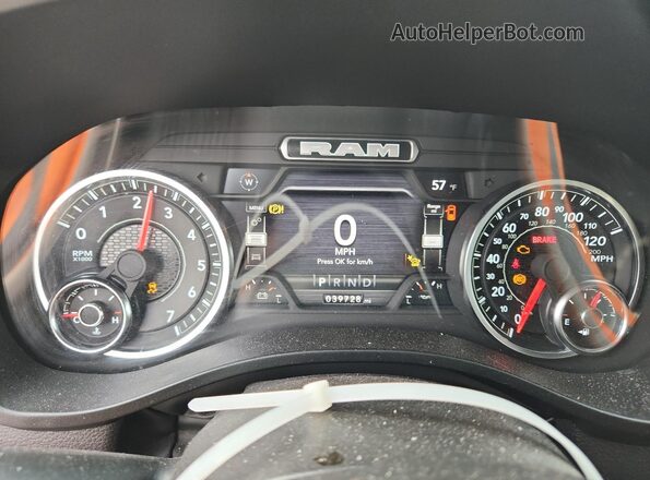 1C6SRFJT9RN146852 2024 RAM 1500 White Vista del cuadro de instrumentos