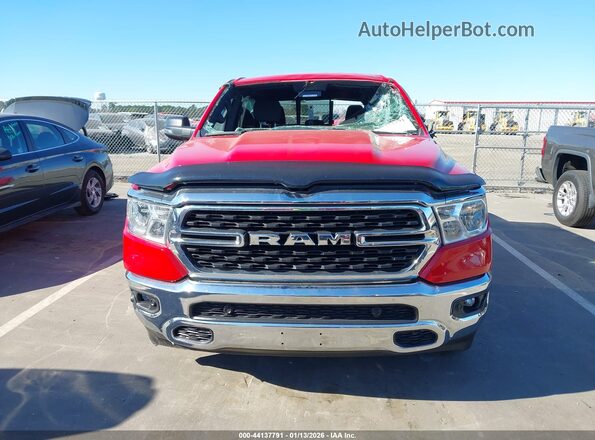 1C6SRFMTXRN111541 2024 RAM 1500 Red Vista del salpicadero