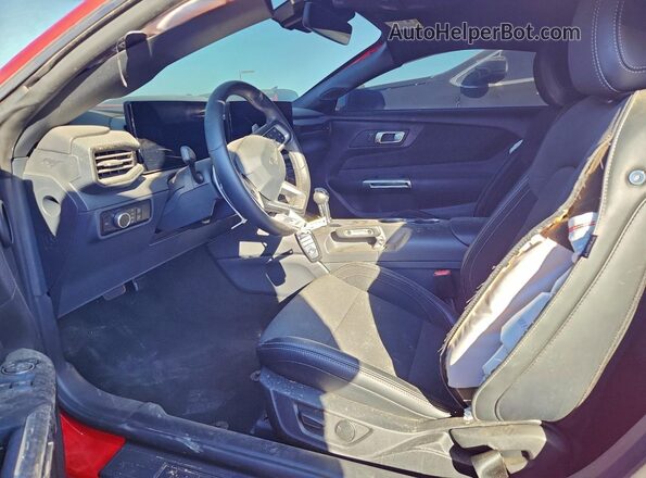 1FA6P8CF1S5407633 2025 FORD MUSTANG Red Widok wnętrza z przodu