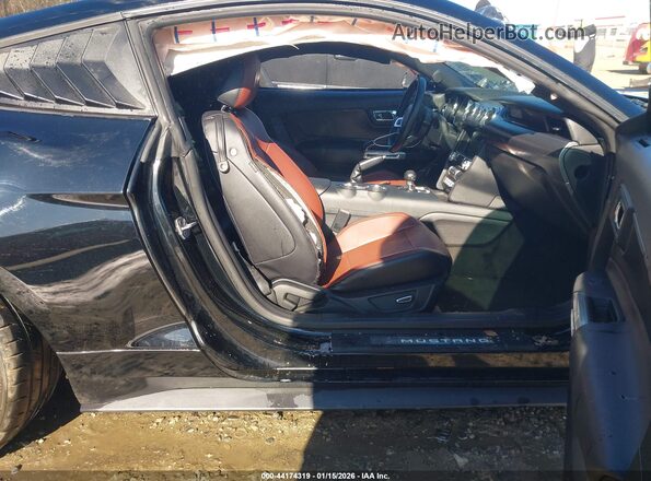 1FA6P8CF2H5212603 2017 FORD MUSTANG Черный Вид салона спереди