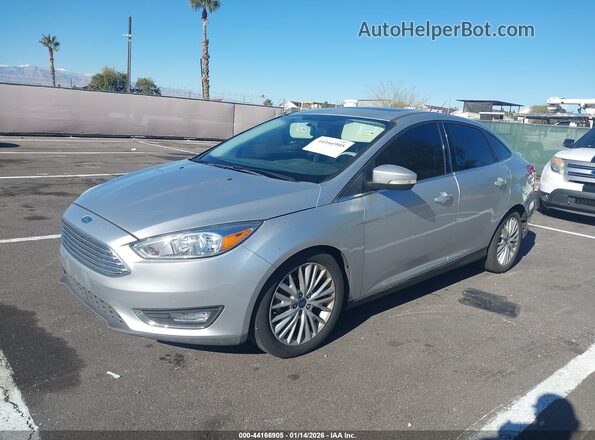 1FADP3J28HL288185 2017 FORD FOCUS Серебряный Передняя левая четверть