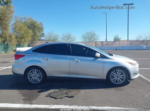 1FADP3J28HL288185 2017 FORD FOCUS Серебряный Вид щитка приборов