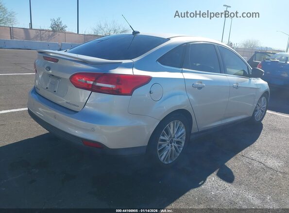 1FADP3J28HL288185 2017 FORD FOCUS Серебряный Задняя правая четверть