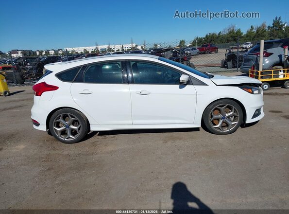 1FADP3L92JL282818 2018 FORD FOCUS ST White Rear interior view