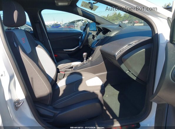 1FADP3L92JL282818 2018 FORD FOCUS ST White Front interior view